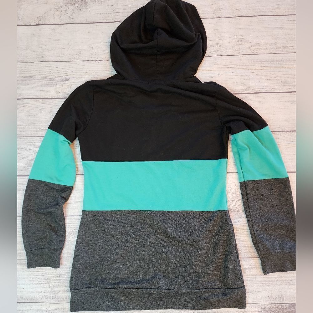 Anmery Medium Sweatshirt. - Picture 3 of 3